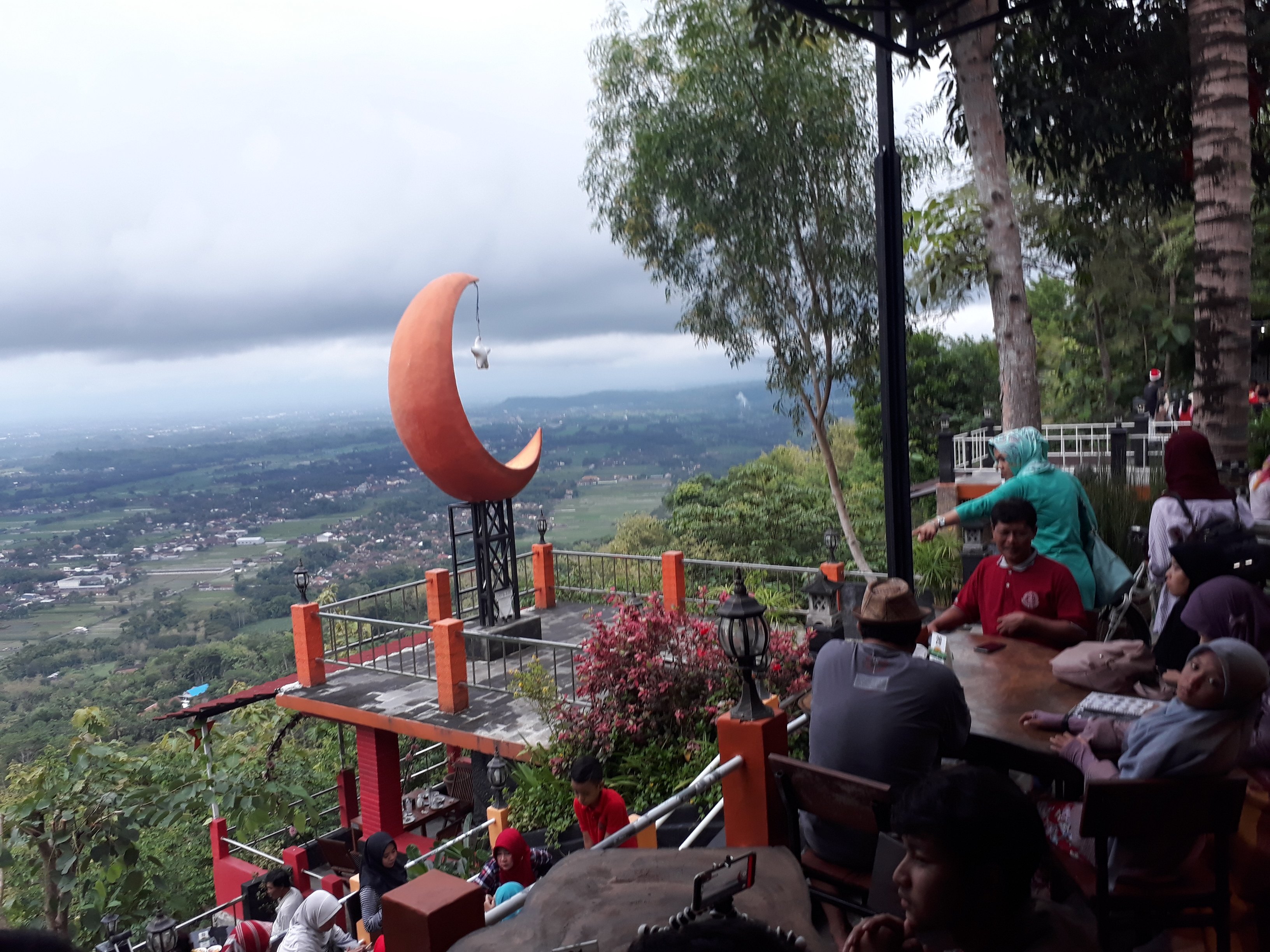 The Manglung View & Resto Yogya Wisata Kuliner Sambil Menikmati Alam